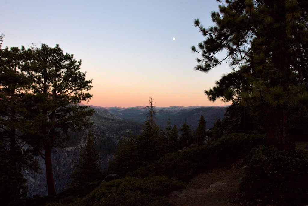 Sunset and moon (Glacier point)   2006-09-03