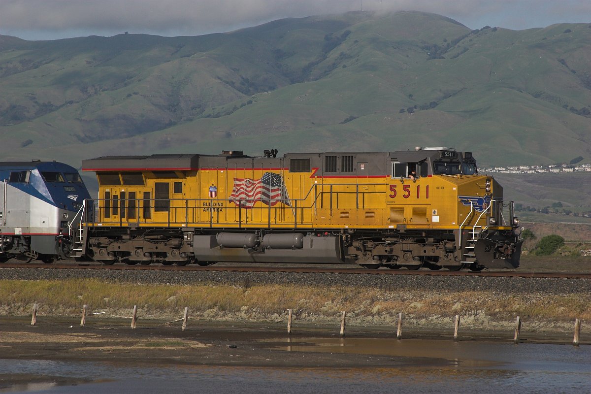 UP 5511, Amtrak 11 , Alviso CA   2007-04-06