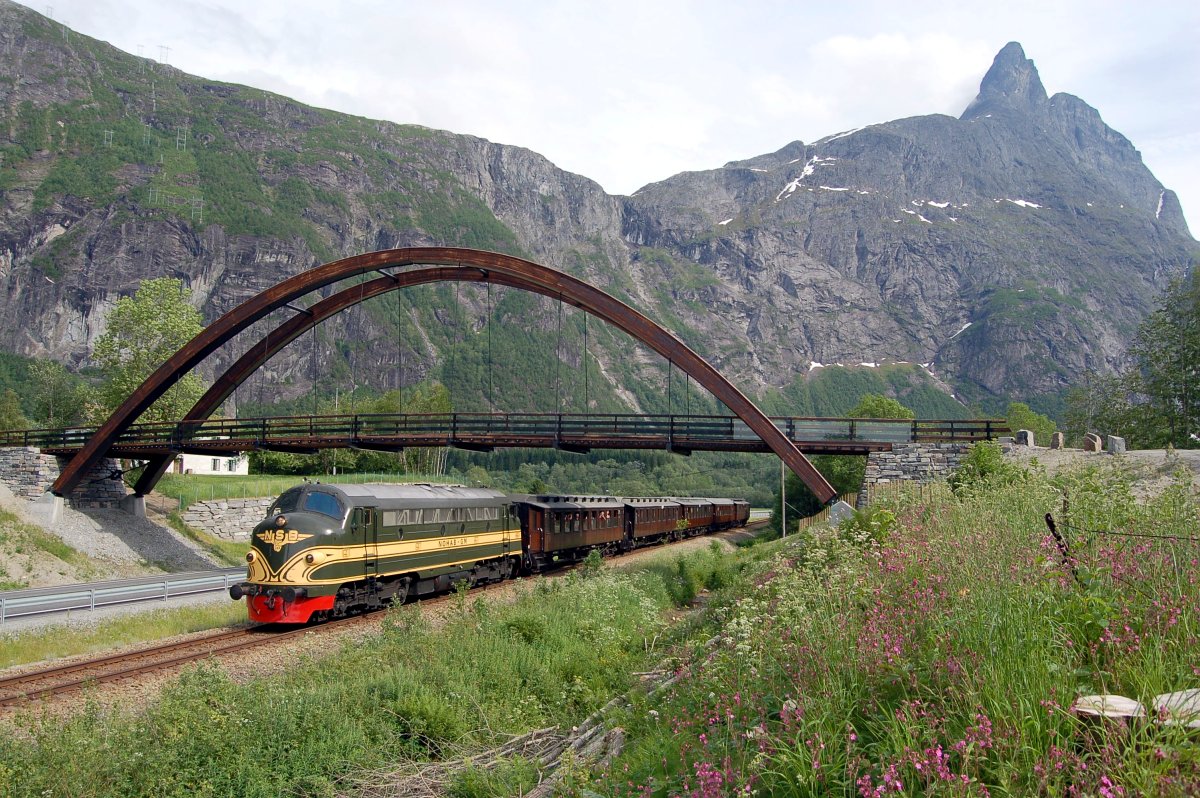 Romsdalshorn, 2007-06-11   Photo: Leif J Olestad