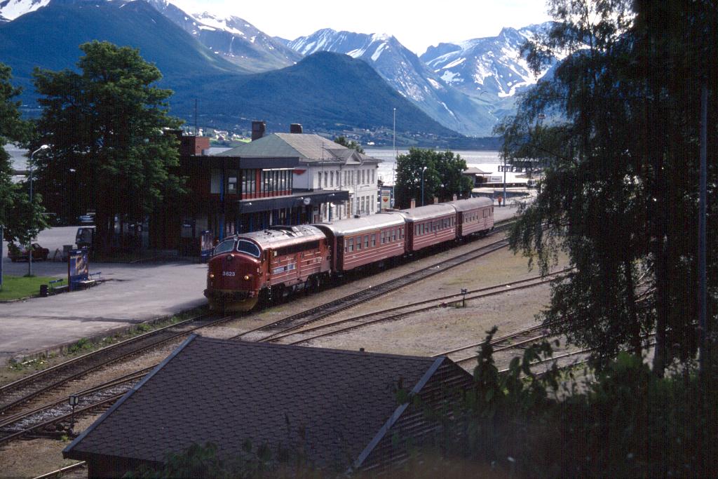 Åndalsnes (train 352), 1993-07-11   Photo: Lolke Bijlsma