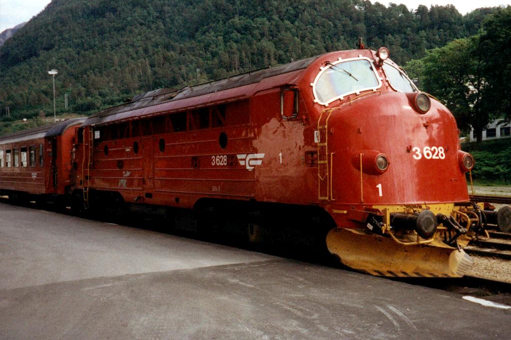 Åndalsnes (train 353), 1996-06   Photo: Steinar Braaten