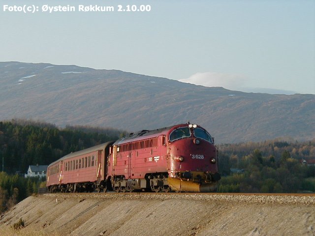 Stomsnes (train 470), 2000-10-02   Photo: Øystein Røkkum