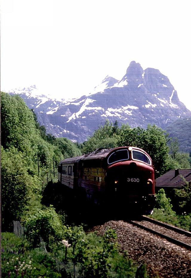 Train 351, 1997-06-11   Photo: Roar G. Nilsson